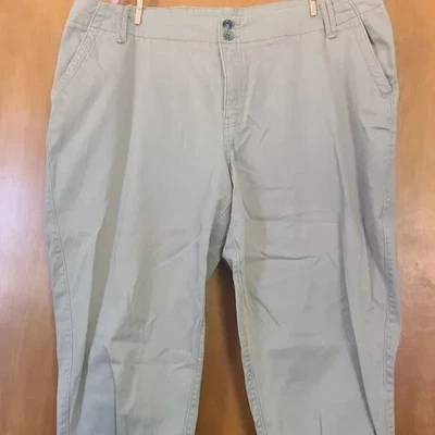 Khakai Bermuda short/Capri size 24 Fashion Bug Excellent condition - Image 1 of 2