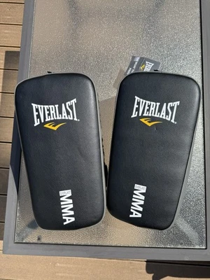 Everlast  MMA Muay Thai Kickboxing Martial Arts Training Sparring Pad New - Image 1 of 4