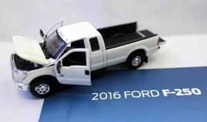 Collezione modellini pressofusi porte aperte bianche Ford F250 pick up in met... - Foto 1 di 6