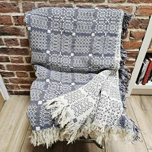 Manta/colcha grande de doble cara de lana galesa pura de colección azul marino y crema - Imagen 1 de 4
