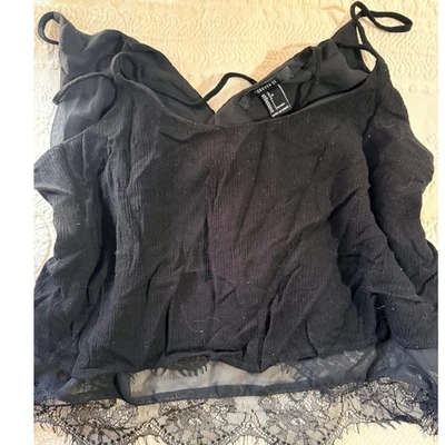 Camiseta sin mangas Forever 21 negra con ribete de encaje cami cuello halter grunge caprichoso glamour Foto 1 de 4