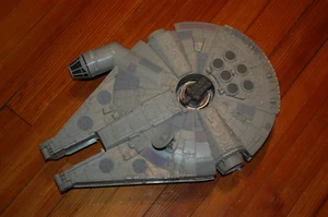 Millennium Falcon Playset-Star Wars Micro Machines-Han Solo Chewbacca C-3PO - Picture 1 of 6