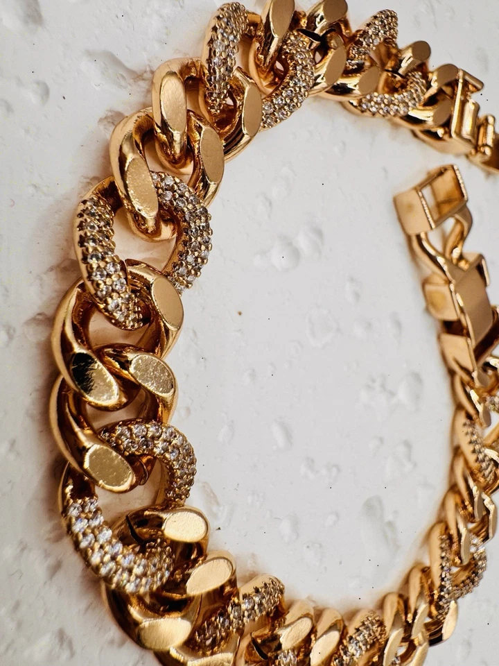 Brazalete de circonitas de arena de lujo con bordillo cubano enchapado en oro de 18k Foto 1 de 4
