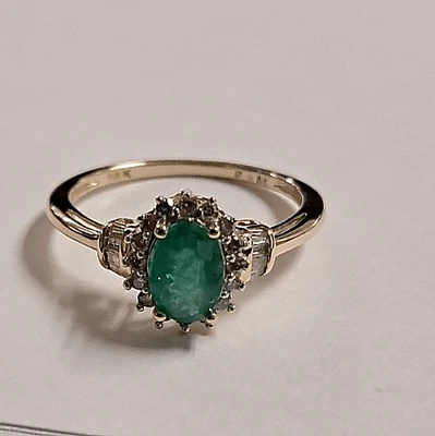 ANILLO CÓCTEL DAMAS ORO AMARILLO 10K ESMERALDAS Y DIAMANTES talla 7 (1,87 gramos) Foto 1 de 4