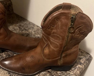 Botas Zigi Soho de Cuero Marrón, Bordadas Luna y Estrellas, Mujer’s Talla 7,5, bonito Foto 1 de 4