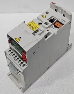 Convertidor de frecuencia ABB ACS355-03E-02A4-4 envío rápido - Imagen 1 de 8