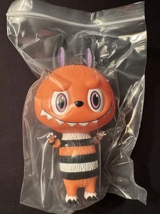 How2work Kasing Lung Zimomo Titan Orange Striped Designercon Exclusive In Hand - Bild 1 von 4