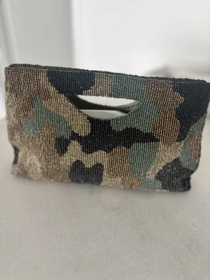 MOYNA串珠迷彩手拿包 状况完好。 — 第 1/4 张图片