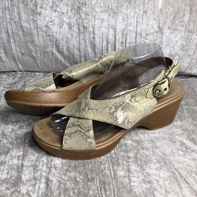 Sandalia Dansko imitación piel de serpiente tacón de cuña honda para mujer talla 41 EE. UU. 10 Foto 1 de 4