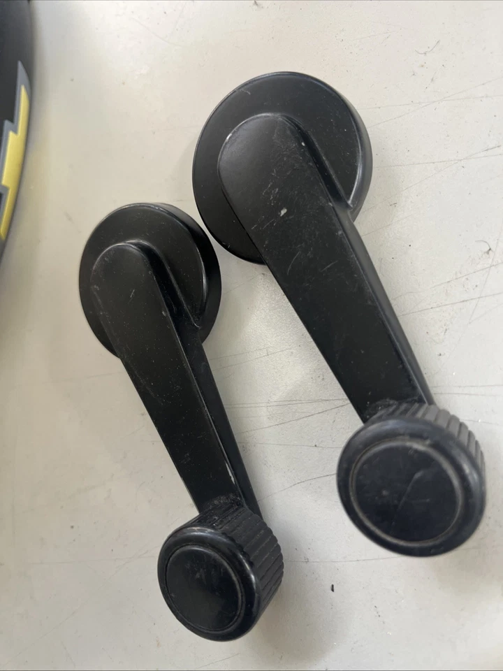 1985-2005 GMC Safari & Astro Factory OEM conjunto de manivela de janela preto 15588093 - Imagem 1 de 4