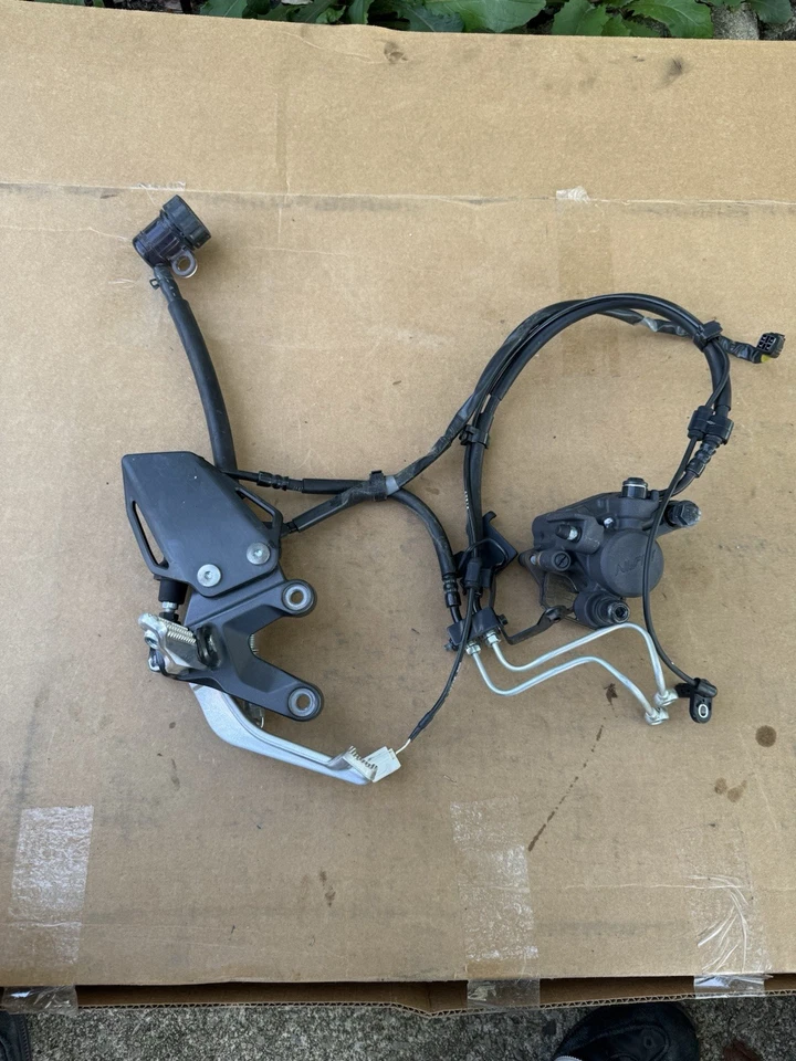 2024-2025 YAMAHA MT09 MT-09 OEM ГЛАВНЫЙ ЦИЛИНДР ЗАДНЕГО ЗАДНЕГО ТОРМОЗА С ЗАДНИМ КОМПЛЕКТОМ - Изображение 1 из 4