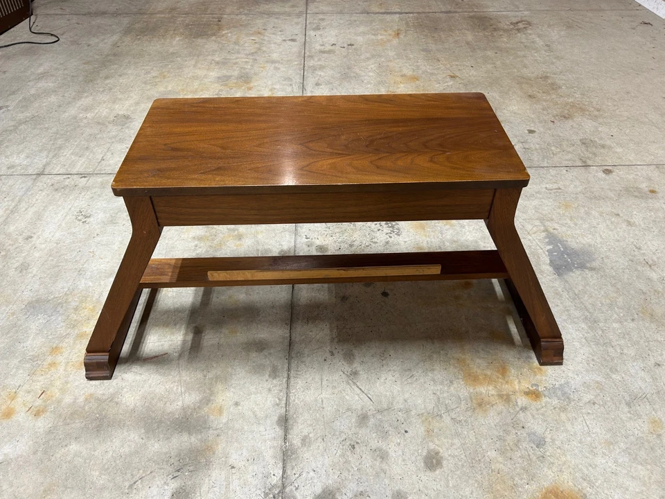 Banco de órgano Conn vintage medidas 32 1/4 pulgadas de ancho x 23 pulgadas de profundidad x 15 pulgadas de profundidad HACER OFERTA Foto 1 de 4