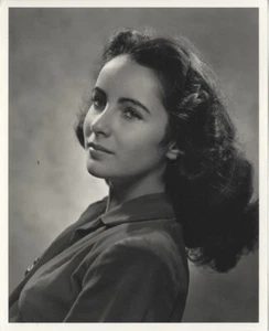 Elizabeth Taylor 1946 Teen Star Portrait Vintage 8x10 Photo Stamped Snipe - Imagen 1 de 2