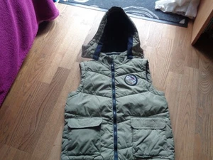 Weste Gr.128 Khaki Kinderweste mit abnehmbarer Kapuze - Bild 1 von 3