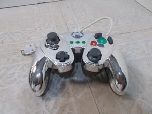 Metal Mario Wired Fight Pad Controller Chrome 085 006 Wii funktioniert - Bild 1 von 5
