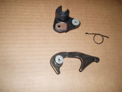 Mazda rx3*FÁBRICA-TRASERO-CARRO-ASIENTO-PESTILLO**trasero-izquierdo-lado**1973-rx3-vagón Foto 1 de 4