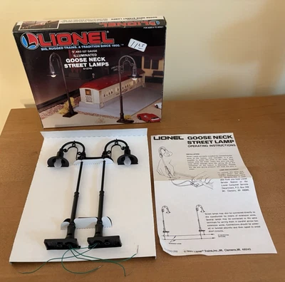 LIONEL ILLUMINATED GOOSE NECK STREET LAMPS 6-12742  IN ORIGINAL BOX - Image 1 of 4