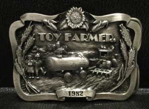 1982 wasserfreier Ammoniak Tank & 4WD Traktor Spielzeug Bauer Gürtelschnalle limitierte Auflage Zeke - Bild 1 von 2