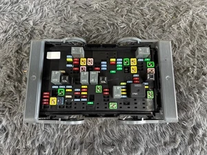 2007-2010 Cadillac Escalade Engine Fuse Relay Power Distribution Box OEM ST34 - Bild 1 von 7