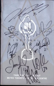 1 -  1997 Awards Dinner program Autographed by 9 award winners & Nominees  - Bild 1 von 3
