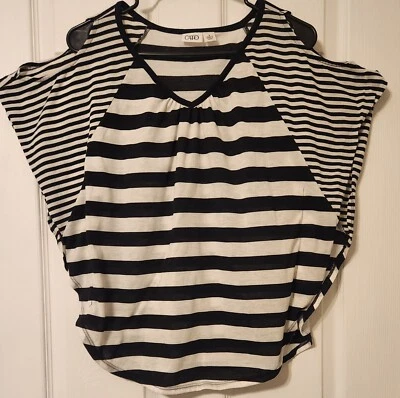 Camisa pequeña vintage de hombro frío para mujer poncho a rayas negras ambiente ligero Foto 1 de 4