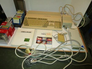 Commodore Amiga 500 Home Computer Vintage *Untested* Parts or Repair - Afbeelding 1 van 18