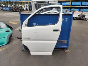 Toyota Hiace SBV Left Front Door Window RCH22R 10/95-02/04 - Picture 1 of 7