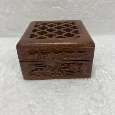 复古雕刻木饰品铰边盒花卉装饰盒手工制作印度 — 第 1/4 张图片