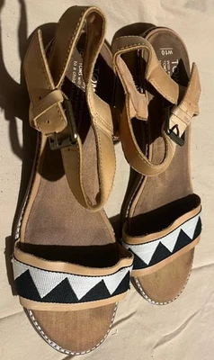 Sandalias de tacón bajo TOMS Camilia negras tostadas para mujer talla 10 Foto 1 de 4