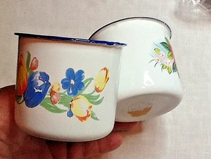 ZINN KAFFEETASSEN (PAAR) WEISS MIT BLAUEM RAND & BLUMEN 62923A - Bild 1 von 8