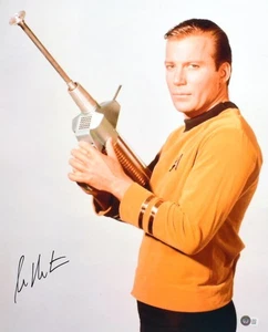 William Shatner Autographed Star Trek 16x20 Space Gun Photo - Beckett Hologram - Picture 1 of 11