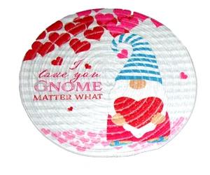 Trivetto ciniglia VALENTINE'S DAY ~ I LOVE YOU GNOME MATTER WHAT ~ Diametro 9 - Foto 1 di 1