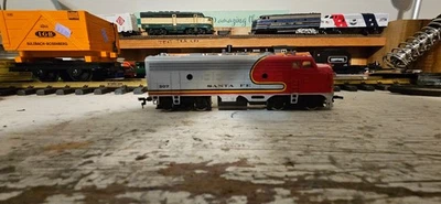 Bachmann HO Scale Santa Fe F7A Locomotive - Image 1 of 4