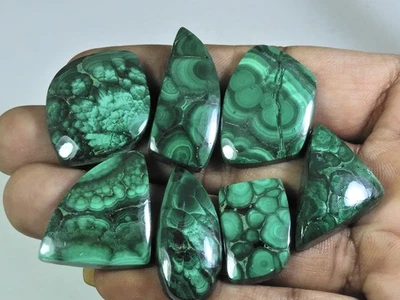 219Cts. Lote de 07 piezas de piedras preciosas cabujón de lujo tamaño anillo malaquita verde natural Foto 1 de 4