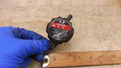 Honda Goldwing GL1500 1989 H352-8> tapa del radiador y cuello de llenado Foto 1 de 4