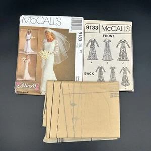 Vestido de novia McCalls 9133 Misses & Petite encaje superpuesto ajustado sin cortar talla 22 - Imagen 1 de 4