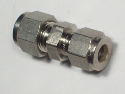 1- Swagelok Stainless Steel Reducing Union, 3/8" Tube x 5/16" Tube, SS-600-6-5