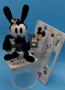 ¡¡NUEVO EN CAJA!! Ornamento cuaderno de bocetos de la tienda Disney 2014 Oswald el conejo de la suerte con banjo - Imagen 1 de 6