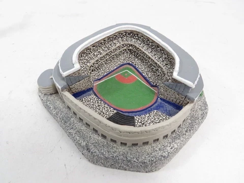 ACTION FIGURE Yankee Stadium Gold Series Mini 0686/4750 Numbered Cover