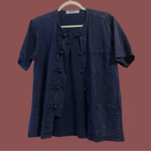 Denim scuro vintage chiusura rana giacca a maniche corte tasche - Foto 1 di 11