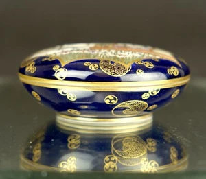 Fine blue ground antique japanese Satsuma circular Box, Ladies, Meiji marked  - Picture 1 of 18