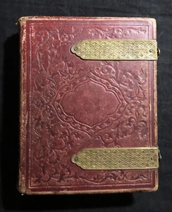 Antikes rotes Leder Messing gebundenes FOTOALBUM 2 Tinypen, 4 CDV-Karten, 1 Vintage - Bild 1 von 12