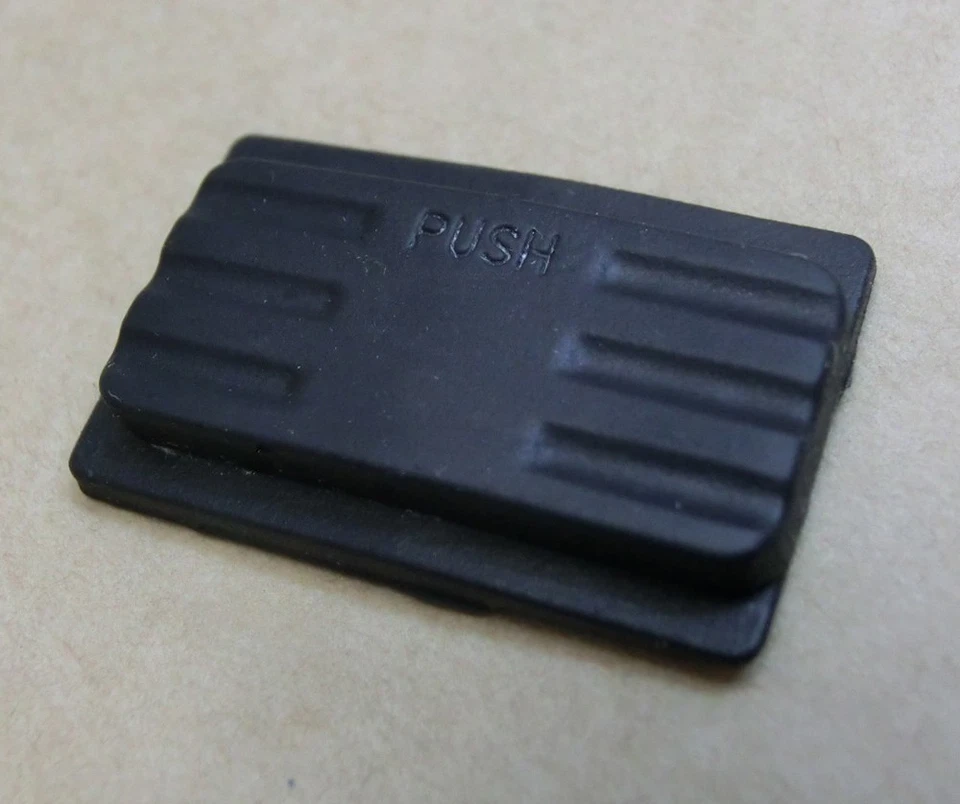 Ersatzteil Gummi Knopf An Aus ON OFF für Fernsteuerung Sender 2,4 GHz GT3.2 - Bild 1 von 1