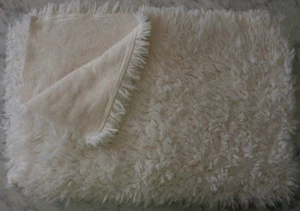 Off Whire Kunstfell Langflor Shag 26" x 40" - Bild 1 von 1