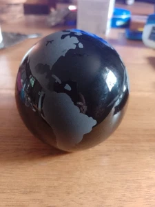 WORLD MAP GLOBE ART GLASS PAPERWEIGHT ORNAMENT - Picture 1 of 3