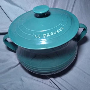 Le Creuset Stoneware Soup Bean Pot 3 Quart w/ Lid Fennel Rosemary Green - Picture 1 of 23