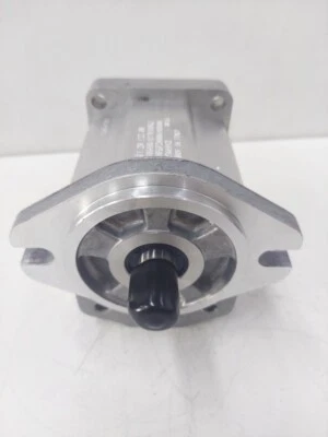 SNW2NN-/-019-R-1-06-GF-NN-E6-E5 Danfoss/Turolla Gear Pump 211.20.155.00 - Image 1 of 4