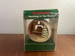 1970/80's Vintage Garfield Watching at the Window Ornament Christmas Enesco - Picture 1 of 4