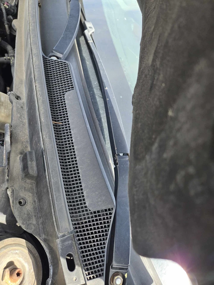 Brazo limpiaparabrisas Cadillac SRX 10 11 12 13 14 15 16 Foto 1 de 1