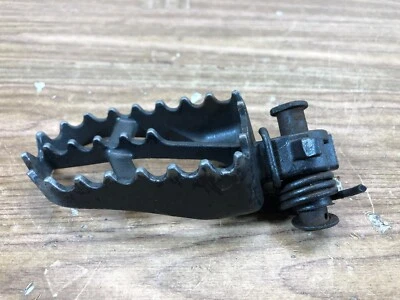 Conjunto de apoio para os pés Husqvarna CR250 2001 - Imagem 1 de 4